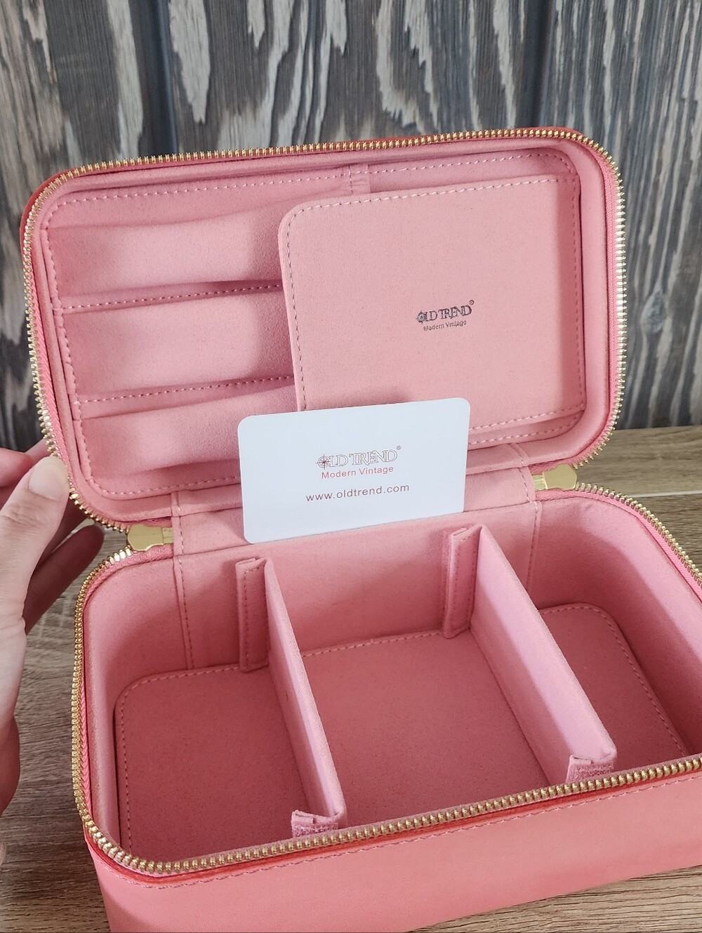 Old Trend Clivia Travel Leather Beauty Box NWT slight Flaw - Picture 7 of 8